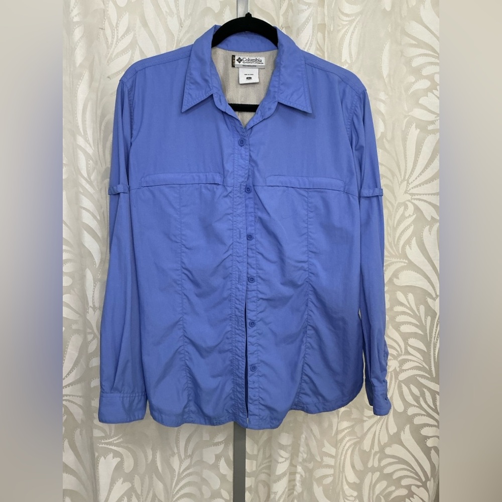 Columbia Sportswear Company (L) Blue Adjustable Sleeve Button Front with Pockets